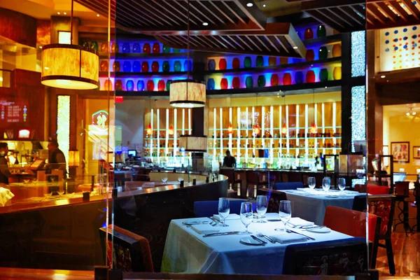 Exploring the Nostalgia of 80s Diners in Modern Restaurants